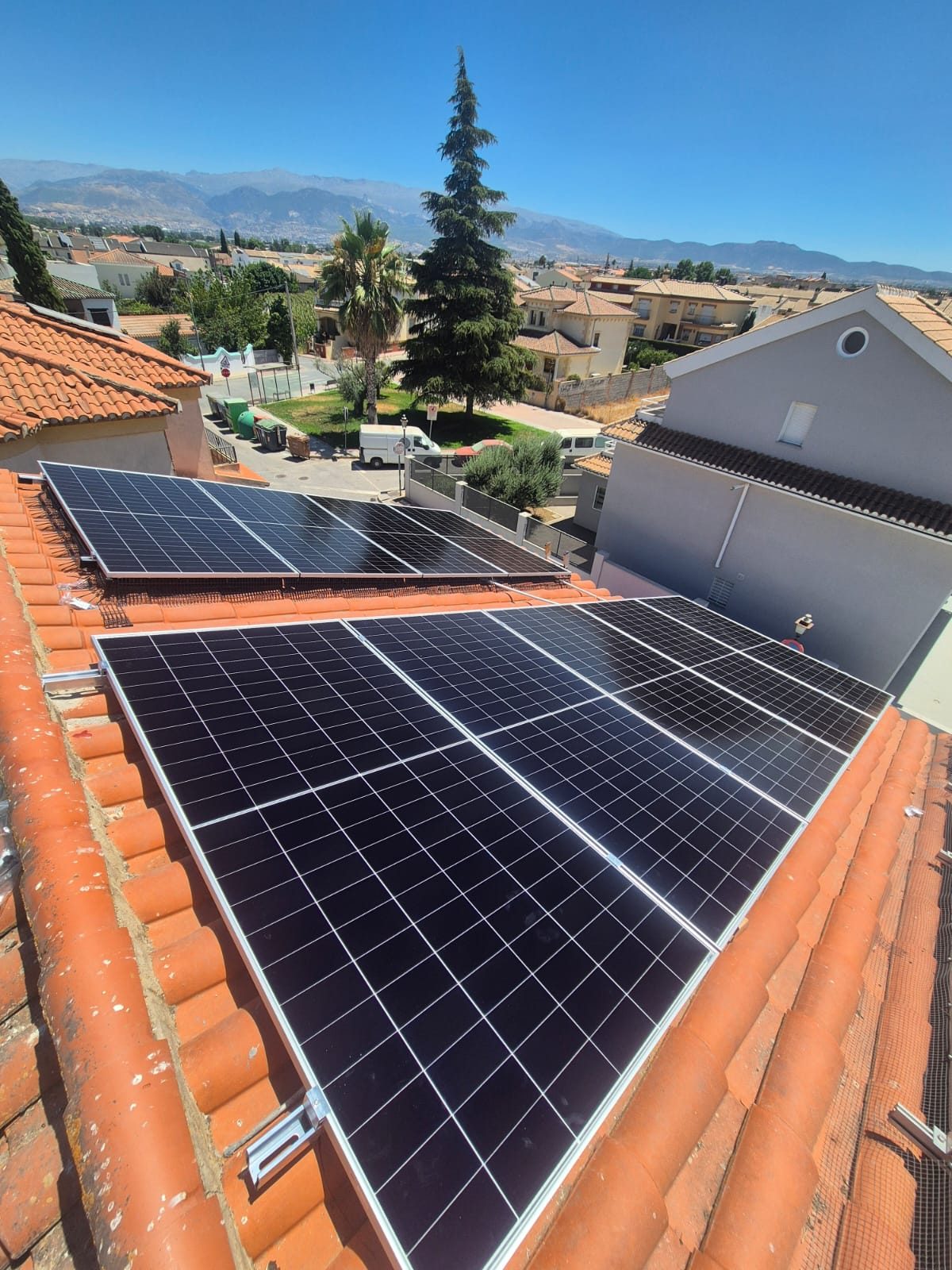 Instalación solar en cubierta de un edificio